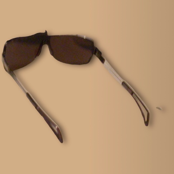 Authentic Burberry - Picture 2 of 7